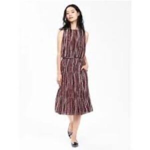 Banana Republic burgundy pleated belted midi dress size 4 (fits 6)